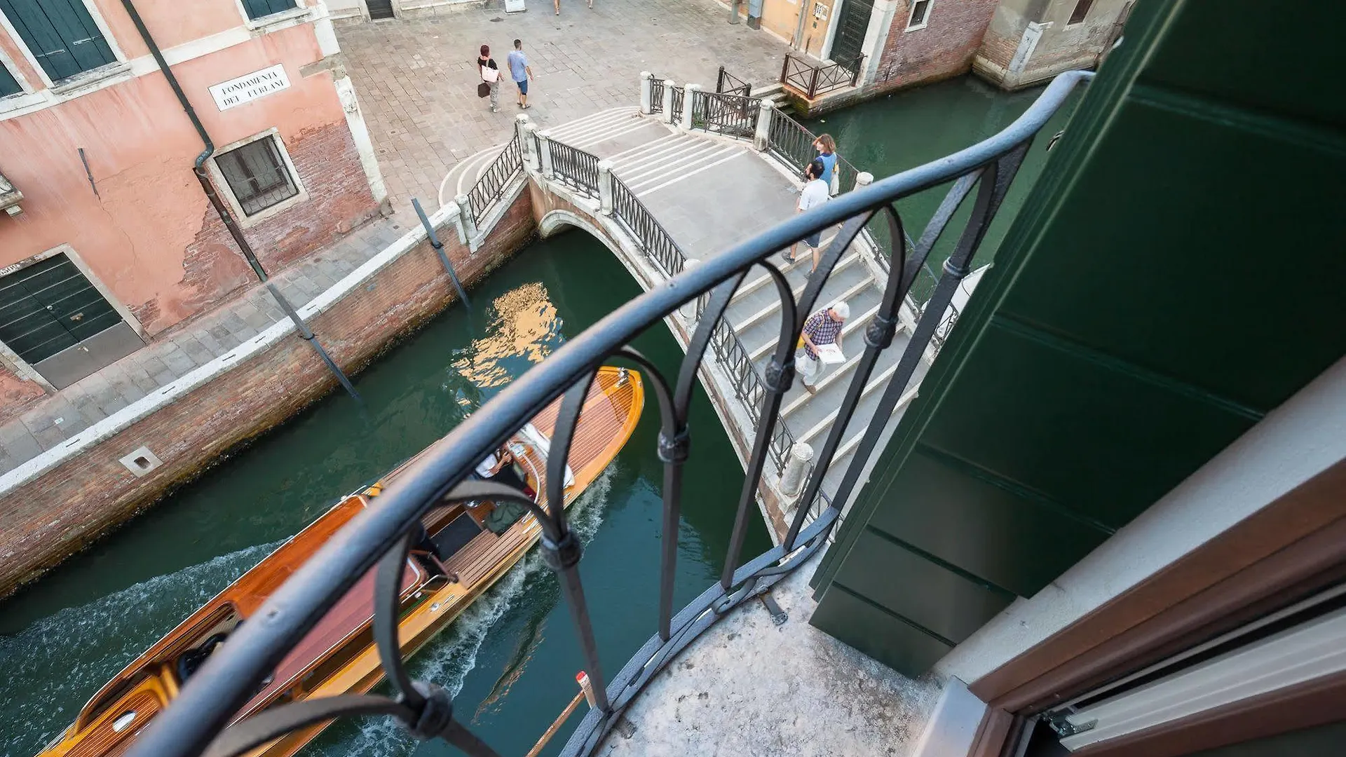 Liassidi Wellness Suites Venice