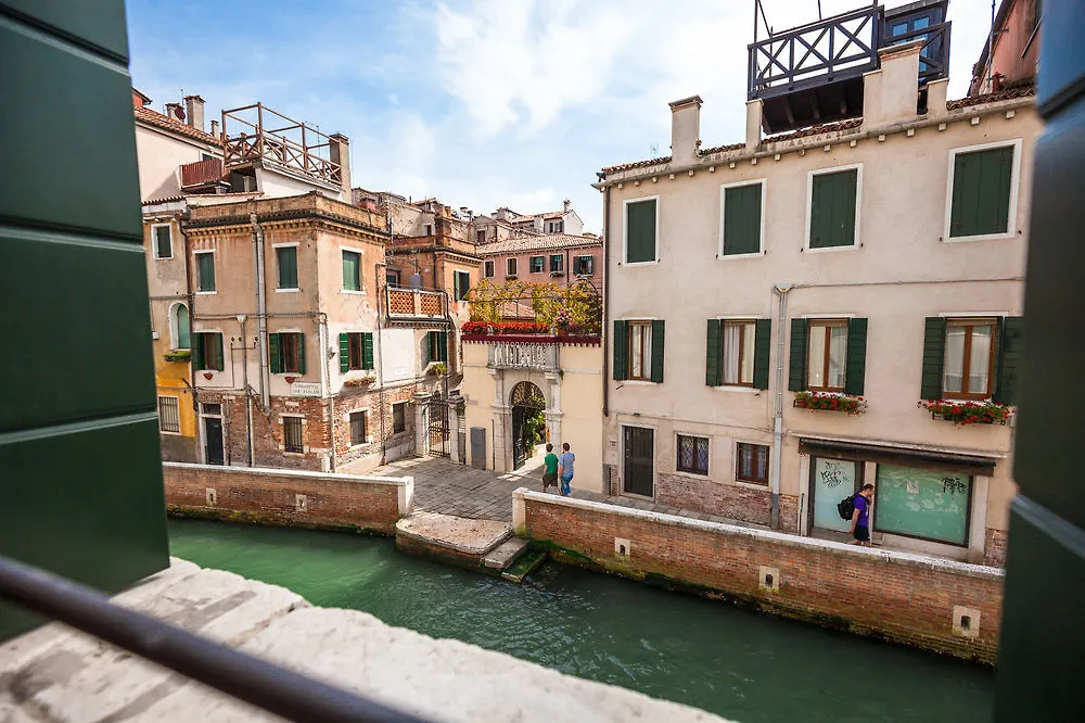 Liassidi Wellness Suites Venice Hotel