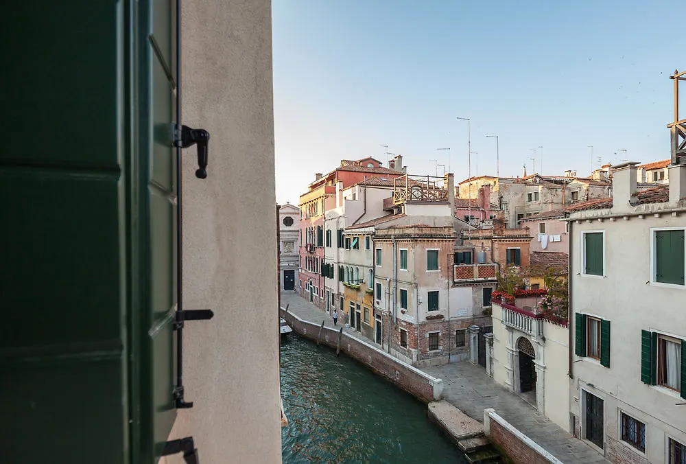 Liassidi Wellness Suites Venice
